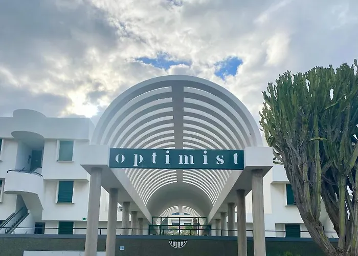 1the Location - Americas & Parking